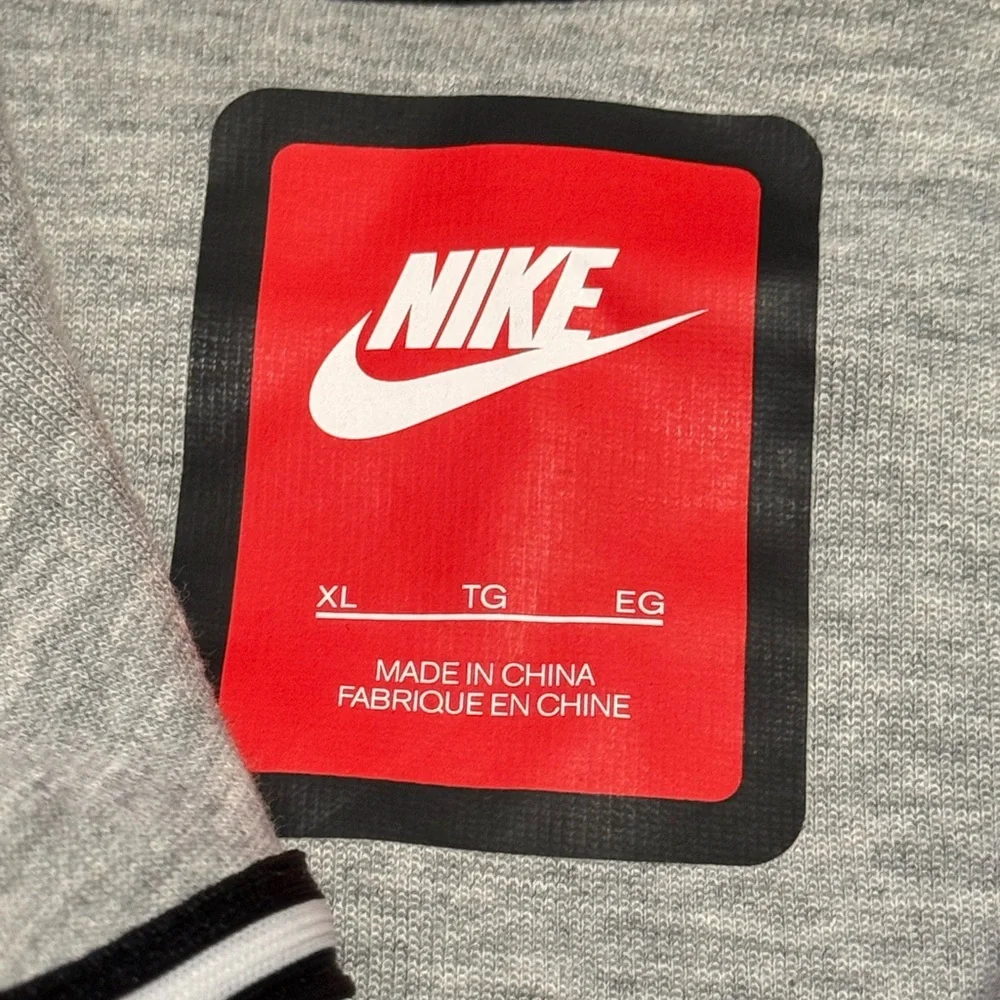 Nike woman’s Light Gray Zip-Up Sweater with Black Trim size XL - Picture 2 of 2